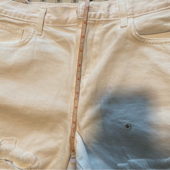 LβAGENCE white distressed ripped high rise jeans shorts size: 30 - Picture 4 of 9